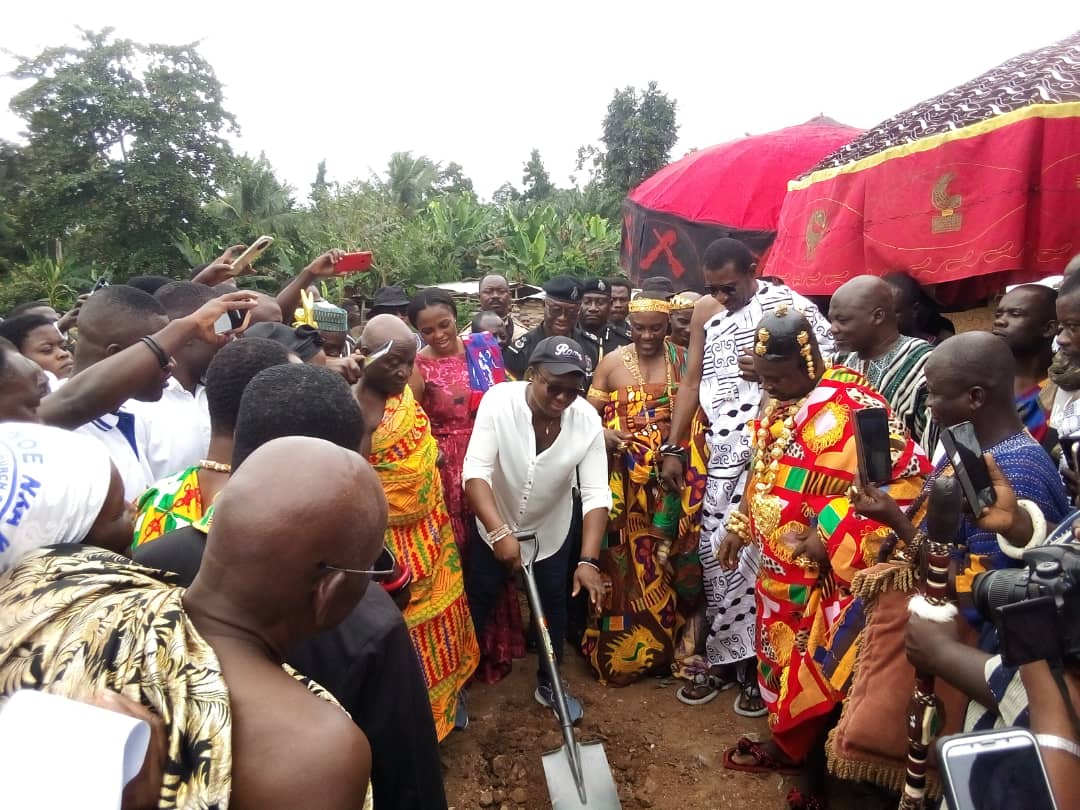 E/R:Ida Adjoa Asiedu Fixes Ayensuano Street Lights As DCE Cut Sod For The Construction of New Police Station