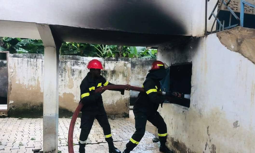 E/R:Firefighters Avert Fire Outbreak At A School In Suhum