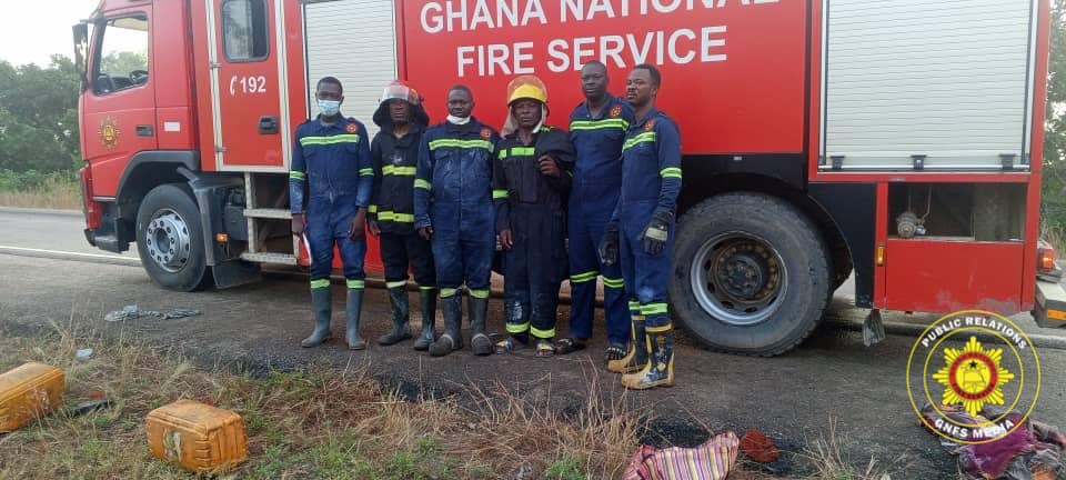 S/R: Fire Officers Rescue Accident Victims At Mile '40'