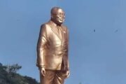 W/R: President Akufo-Addo Boasts Of His Achievements With A Statue