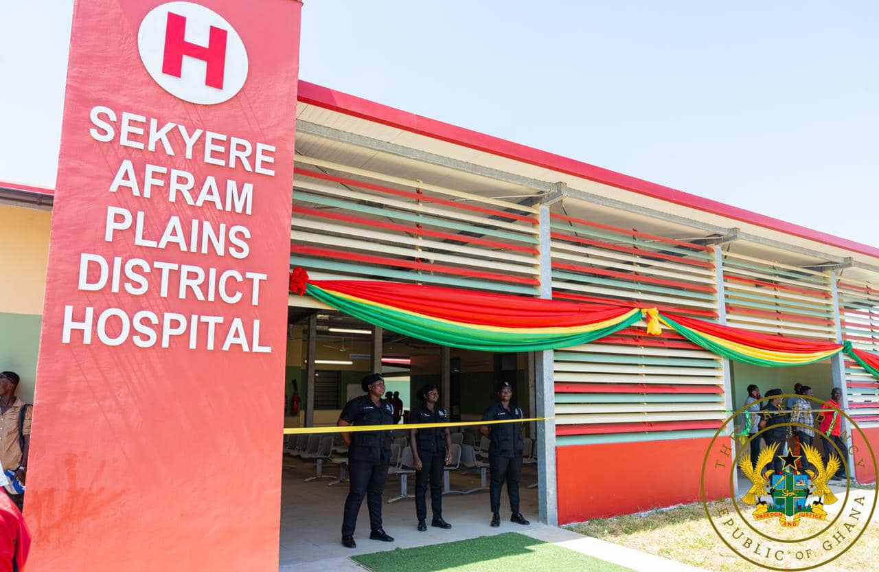 Akufo-Addo Commissions Four District Hospitals In Kumasi