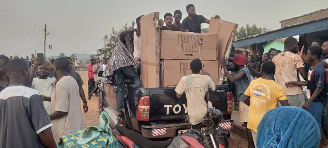 Asamankese: NPP Supporters, Police Storm A Former Chairman's House;  Retrieve Allege Stolen Items