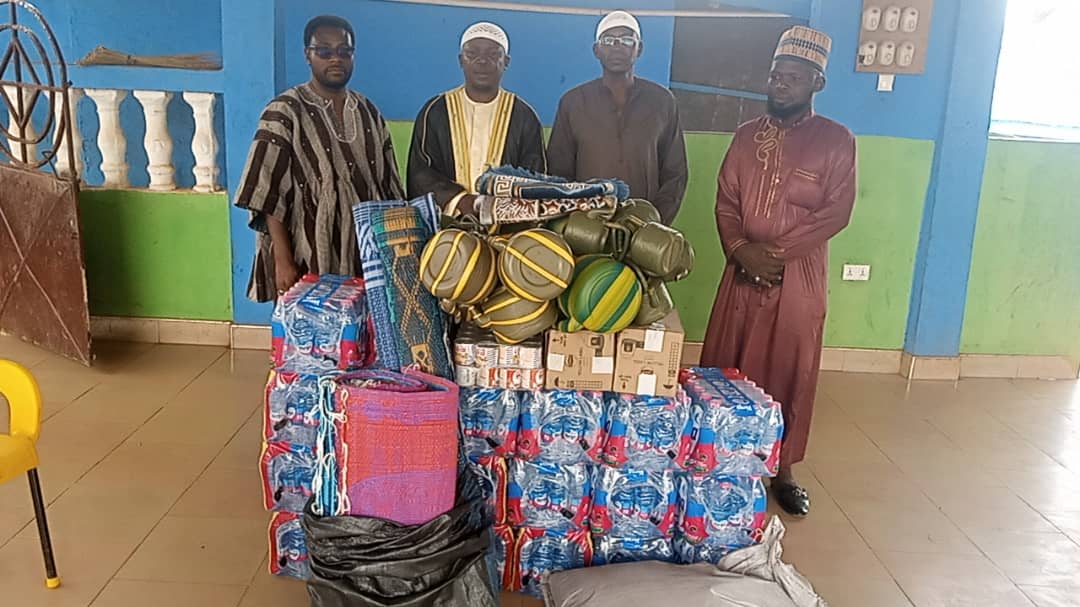 Eid-ul-Fitr: Sefwi Anhwiaso Sompahene Donates To Bibiani Muslim Communities