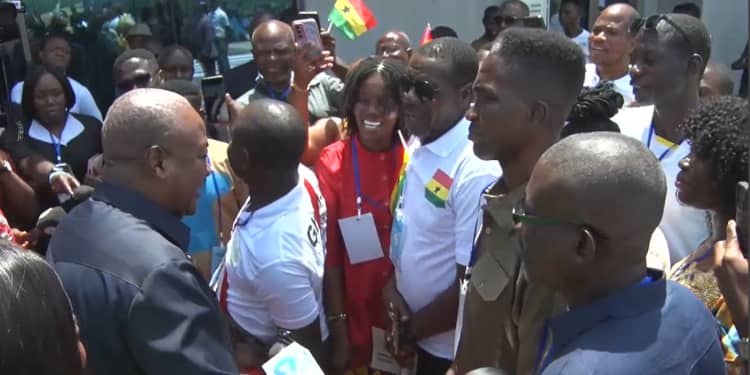 A Heartfelt Gesture: President Mahama Meets With Ghanaians In Sierra Leone