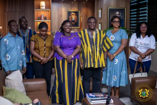 Communication Minister Receives Officials From GEA