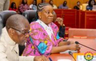 Speaker of Parliament Meets With Parliamentary Service Staff