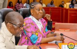 Speaker of Parliament Meets With Parliamentary Service Staff