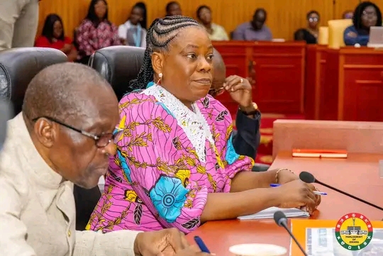 Speaker of Parliament Meets With Parliamentary Service Staff