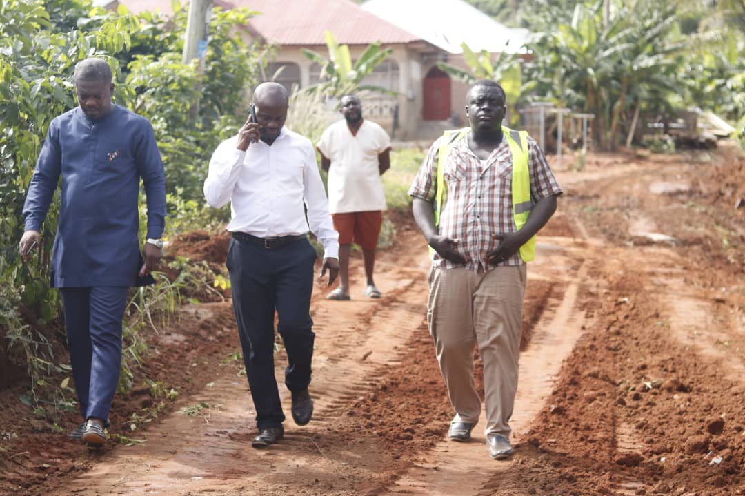 E/R: Gyamfikrom Assembly Member Hails New Juaben North MCE For Reshaping Of Poor CHPS Compound Road
