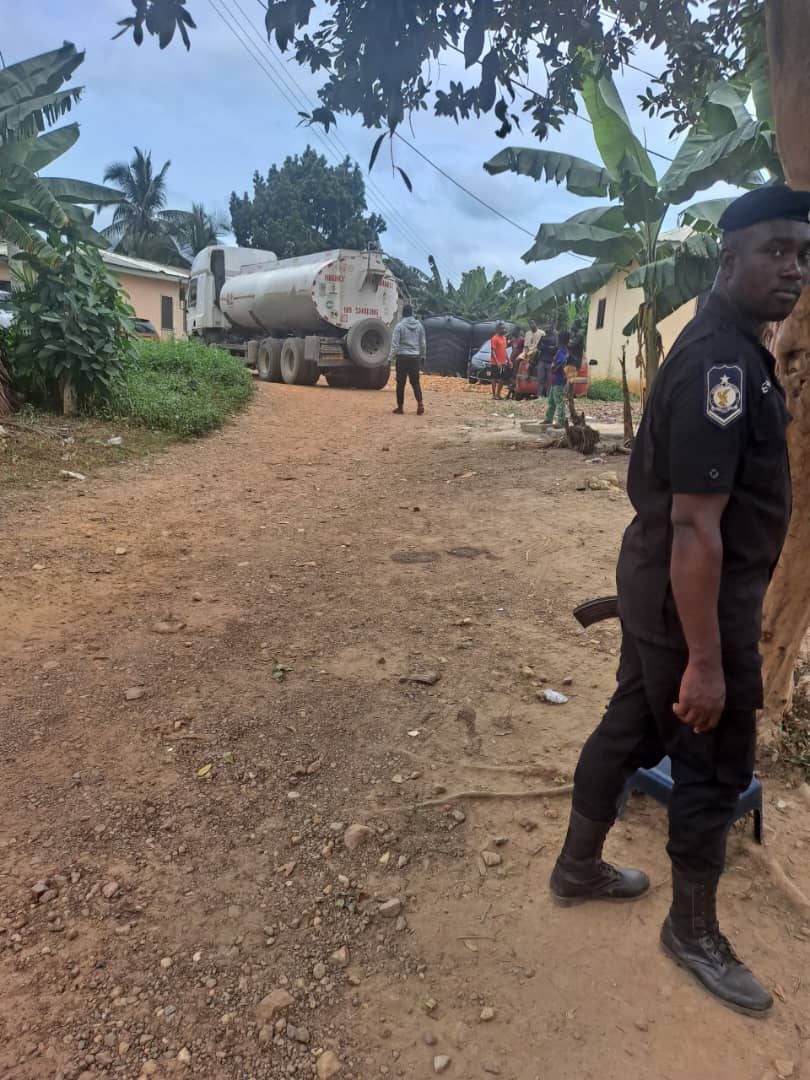 Illegal Miners Clash With Police For Impounding Tanker Dispensing Fuel In Residential Area