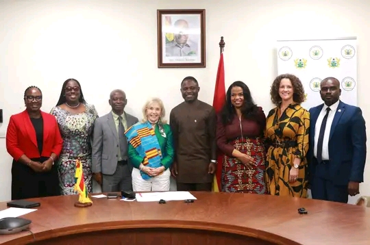 Health Ministry Welcomes Dame Ann GLOAG And Mercy SHIPS Delegation