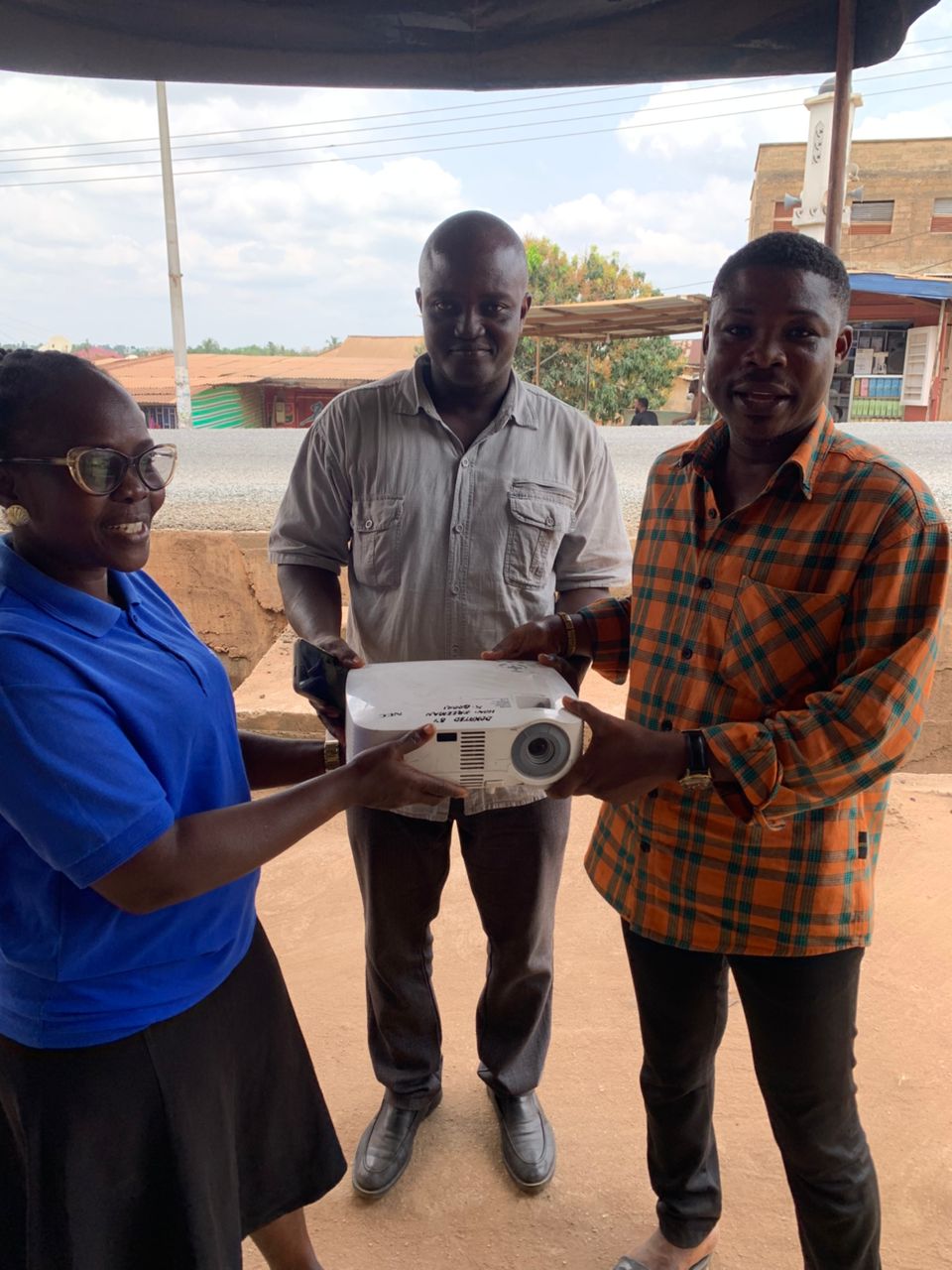 New Juaben South: Assembly Member Donates Projector To Kyeremanten M/A Basic School