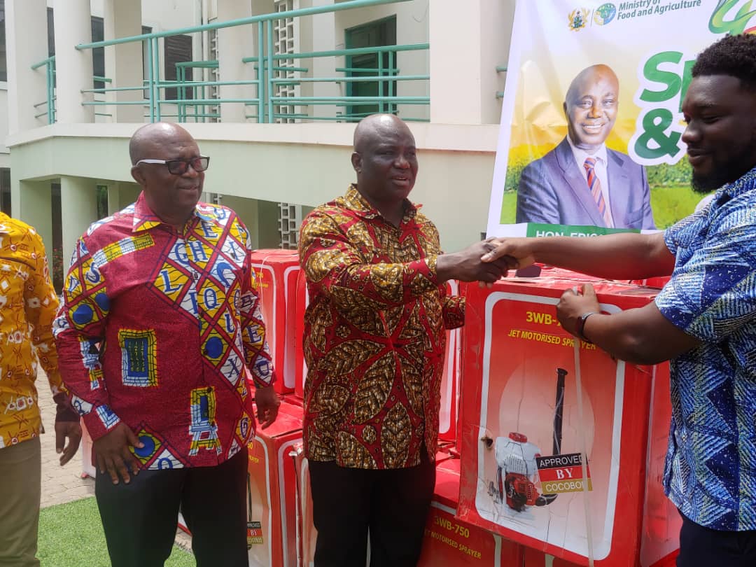 Ahead Of Farmers' Day Celebration: Agriculture Minister Receives Donation