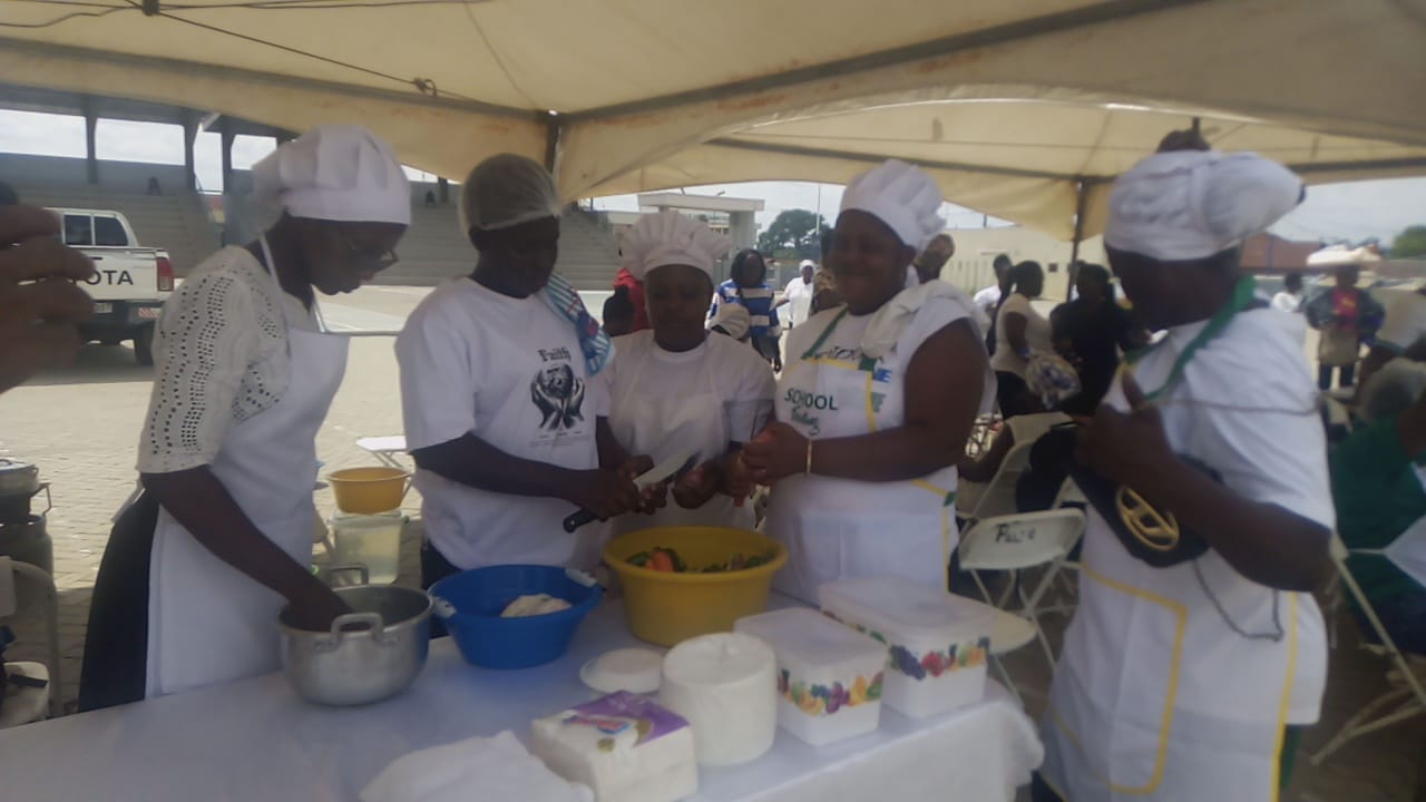 E/R: 12 District School Feeding Caterers, Heads Cooks Receive Training