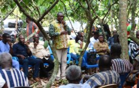 COCOBOD Board Visit Farmers; Warn To Sanction LBCs That Fail To Pay Cocoa Farmers
