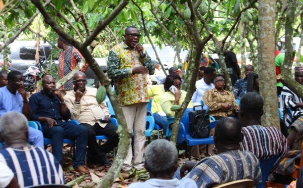 COCOBOD Board Visit Farmers; Warn To Sanction LBCs That Fail To Pay Cocoa Farmers