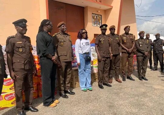 Stonebwoy Inspires Inmates At Nsawam Medium Security Prisons
