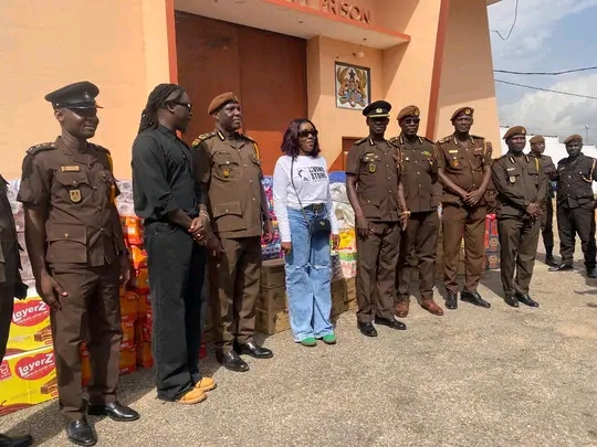 Stonebwoy Inspires Inmates At Nsawam Medium Security Prisons