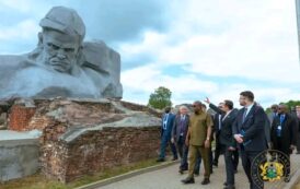 Belarus: Governor Of Brest hosts President Mahama After Tour Of Hero Fortress