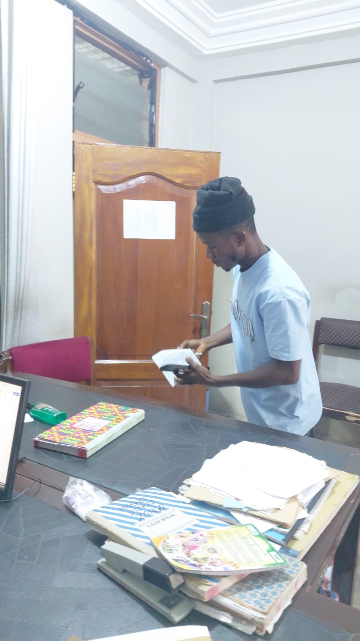 Koforidua: Taxi Driver Fined Ghc100 After Throwing Rubbish From Car