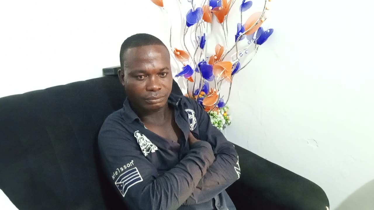 E/R: Loading Boy Returns €3,000,  lGH¢1,000 Lost In Transit; Police Commend His Honesty