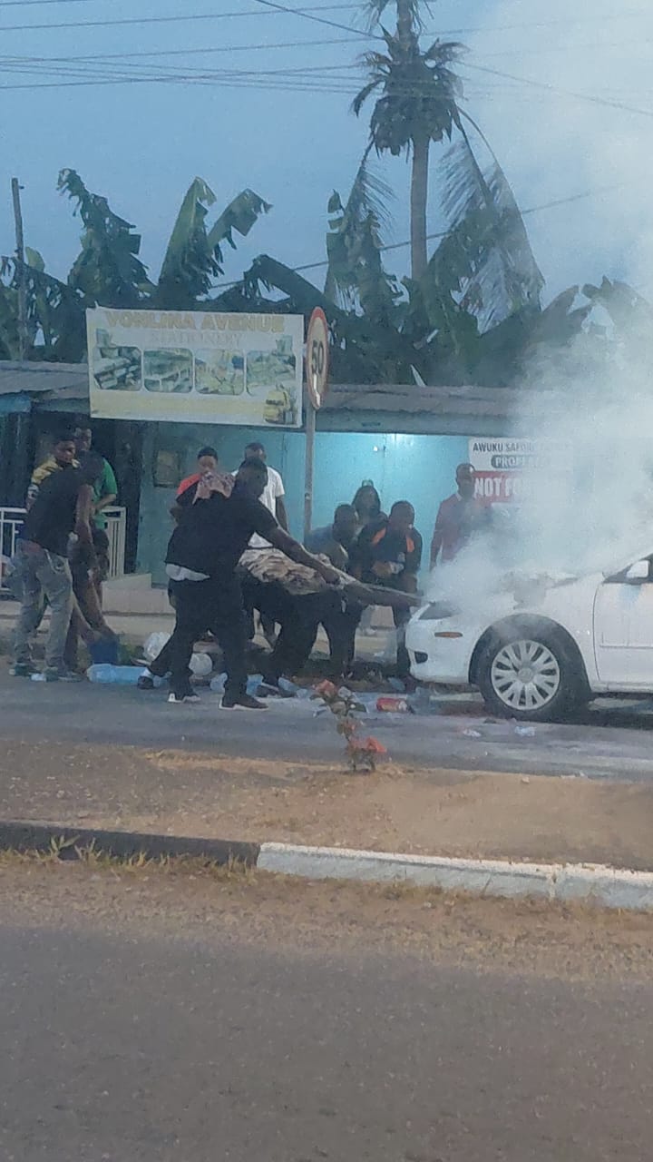 Koforidua: Moving Mazda Car Catches Fire